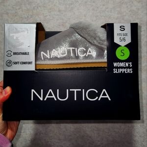 Nautica Women's Slippers Size 5/6